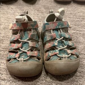 Toddler Girl Keens Size 9